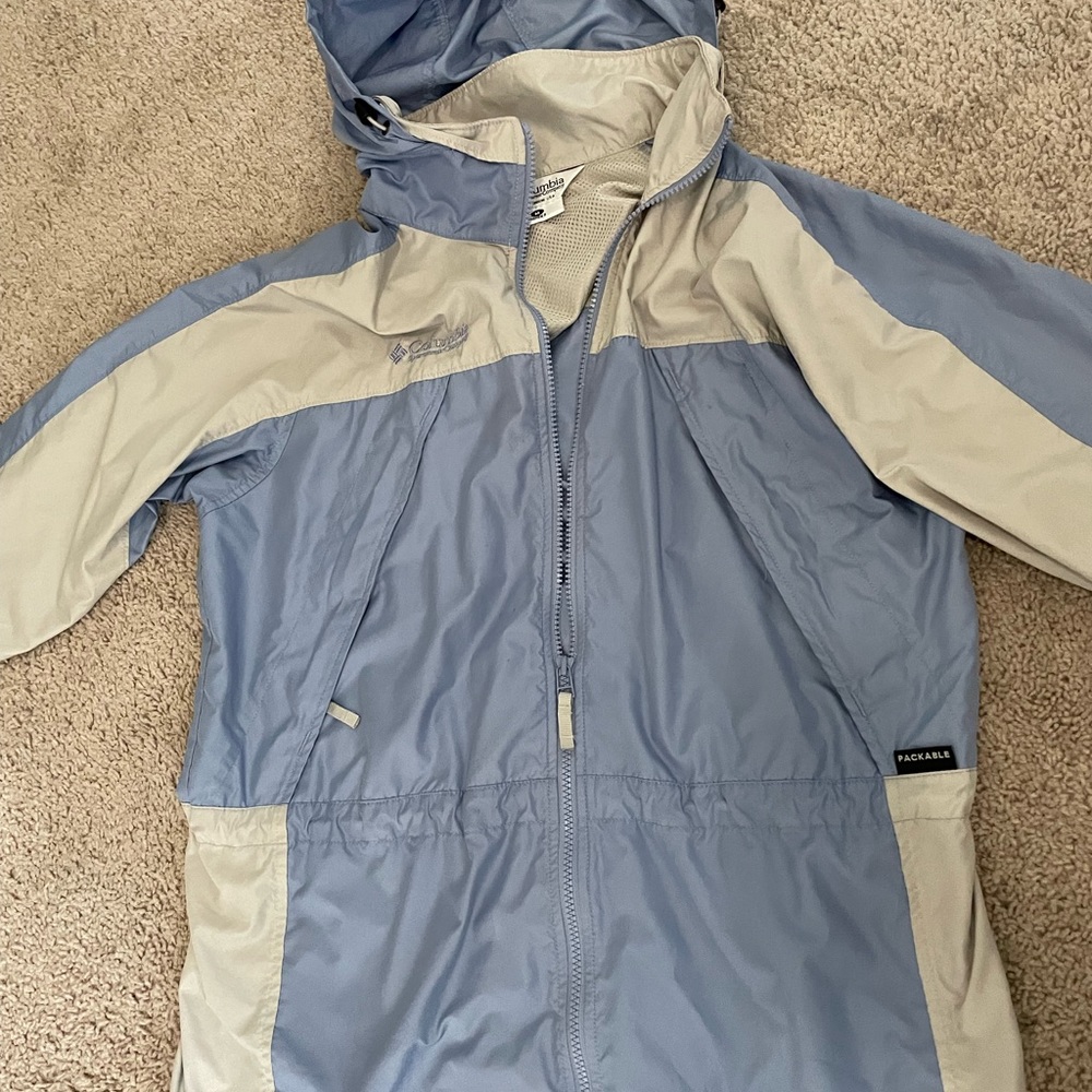 Columbia sportswear Jacket with packable pockets. & adjustable hood
